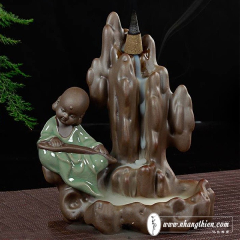 Thác khói chú tiểu gảy đàn  - Thác khói Nhang Thiền